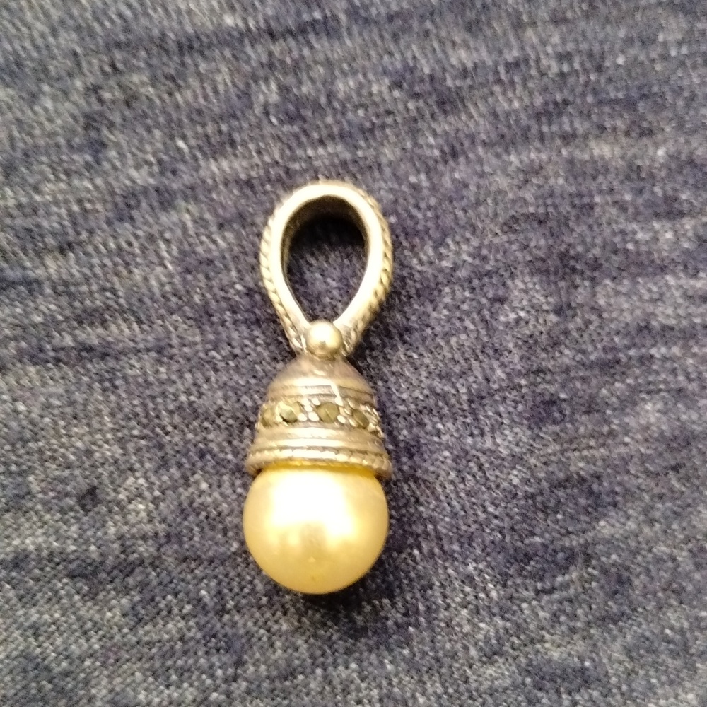 Pearl and sterling silver 925  Chain pendant
